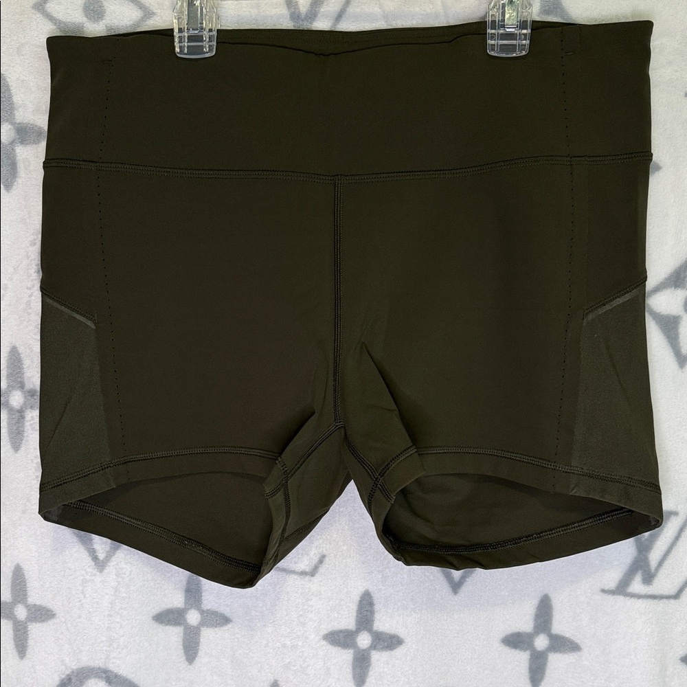 Lululemon Smooth Stride Hot Short